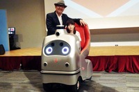 ZMP、1人乗り自動運転モビリティ『Robocar Walk』を発表---空港や商業施設での活用を想定 画像
