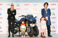 斎藤工とROLANDのクルマ&バイク表現がクール! 東京・青山でバイクの絵本展 7月25-27日 画像