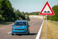 自動運転では3倍増加すると予想の車酔い、防ぐための技術開発とは…ZF 画像