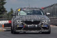 BMW M2 のレーサー開発中、実際のレースで耐久テスト…2020年に発売予定 画像