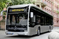 メルセデスベンツの新世代電動バス、48台をドイツで受注…充電用パンタグラフ装備 画像