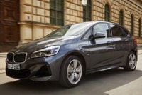 BMW 2シリーズ PHV、EVモードの航続25％増加…改良モデルを欧州発売へ 画像