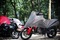 バイク用ハーフカバー登場、コンパクトかつ機能的なキャンプツーリング向け商品 画像