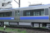 鉄道総研の新しい燃料電池ハイブリッド電車が完成…旧型より出力を5割アップ、機器も小型化 画像