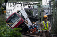 京急本線で快速特急とトラックが接触…京急川崎-上大岡間で運行見合せ　9月5日中の再開は困難か？ 画像