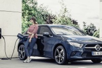 メルセデスベンツ Aクラス 新型に初のPHV、フランクフルトモーターショー2019で発表へ 画像