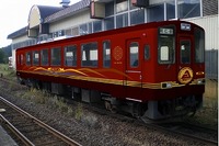 秋田に新型観光列車…木目調室内、ボックスシートや窓に向いたシート 2020年2月上旬 画像