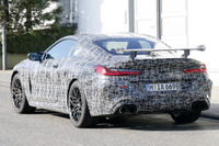 BMW M8クーペ に謎のウィング…700馬力の高性能モデル「CS」か 画像