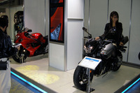【ボートショー08】スズキ、なぜか軽自動車のエンジン展示 画像