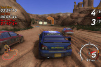 『SEGA RALLY REVO』轍がどんどん深くなって障害物も壊せる 画像