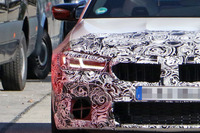 新型ヘッドライト光る!BMW M5セダン 大幅改良へ、デビューは2020年か 画像