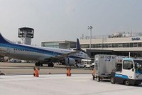 空港トーイングトラクターの自動走行を実証実験へ ANA×豊田自動織機 画像
