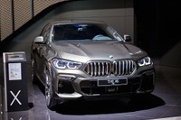 BMW X6 新型、「M50i」は530馬力ツインターボ…フランクフルトモーターショー2019 画像