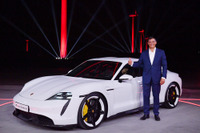 【ポルシェ タイカン】911のデザインDNA引き継ぎながらもEV特性を重視…デビューの場で開発者に聞いた 画像