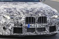 巨大キドニーグリルが露出!BMW M3セダン 新型は 3シリーズ と大きく差別化 画像