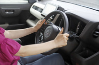 軽自動車のハンドルが「遠い」のはなぜ?軽ならではの深い事情とは【岩貞るみこの人道車医】 画像