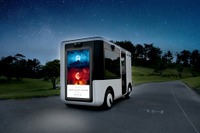 車窓に映るは夢かうつつか幻か、融合現実映像活用の低速モビリティサービス開始へ ヤマハ発動機×ソニー 画像