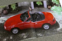 【懐かしのカーカタログ】『ユーノス ロードスター』には“いつもの40km/hとは違う”景色があった 画像