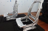 日産、フレーム重量1割減の近未来「薄型シート」開発…先進技術展示説明会 画像