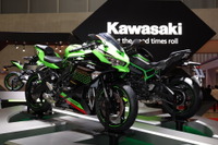 ついに出た“4発ニーゴー”！カワサキ Ninja ZX-25R、気になる値段は…東京モーターショー2019 画像