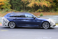 BMW 5シリーズ セダン&ツーリング 改良モデル、目玉は新グレード「545e xDrive」 画像