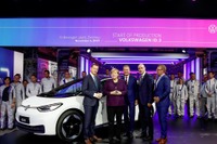 VWの新世代EV、『ID.3』…量産第一号車がラインオフ 画像