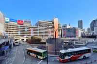 東京・新宿駅で案内誘導の実証デモを実施 ジョルダン 画像