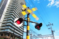 「踏切前で一時停止」日本の交通ルールにフランス人は戸惑いも JAF調べ 画像