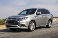 三菱 アウトランダーPHEV 、2020ファミリーグリーンカーオブザイヤー受賞 画像