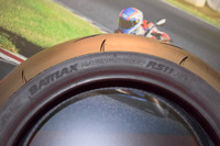 ブリヂストンBATTLAX レーシングストリートRS11 発売へ…二輪車用スポーツラジアルのフラッグシップ 画像