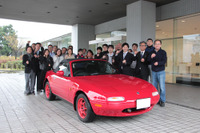 マツダ、初代 ロードスター レストアサービスの5台目を納車…フルレストアとクリア塗装で生まれ変わる 画像