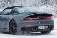 電動スライディングトップを継承、ポルシェ 911タルガ 新型プロトが豪雪に出現 画像