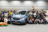 親子で夢中に！ホンダ フリード・クロスター でペーパークラフト体験「家族のクルマを表現」 画像