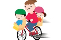 ヒヤリ体験投稿キャンペーン、大賞は「自転車の前後に幼児を乗せた母親がスマホしながら歩道を無灯火走行」 画像