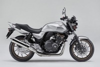 ホンダ CB400スーパーフォア、受注期間限定カラー「マットベータシルバーメタリック」追加へ 画像