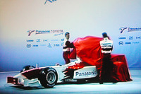 【トヨタF1ドリーム】2002年型発表…雪のケルンで真っ白なスタート 画像