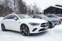 メルセデスベンツ CLA 新型、初のPHEV設定へ!EV走行は最大70kmか 画像