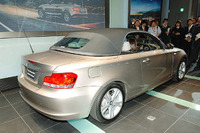 【BMW 1シリーズカブリオレ 日本発表】写真蔵…ソフトトップの開閉 画像