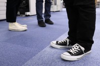住友ゴム、オフィスでの服装を自由化 1月より 画像