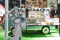 初音ミク特別バージョンのダイハツ ハイゼット、グッズ販売も…東京オートサロン2020 画像