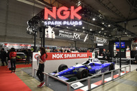 交換のメリットは想像以上! NGKスパークプラグは佐藤琢磨&松田次生トークショーも開催…東京オートサロン2020 画像