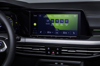 VW ゴルフ 新型、音声制御エアコン搭載…声で温度などを調整可能 画像