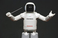 ホンダ ASIMO、オーケストラの指揮者に 画像