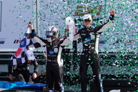 小林可夢偉、デイトナ24時間レースで2年連続総合優勝を果たす 画像