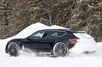 ポルシェ タイカン 派生ワゴン『クロスツーリスモ』、市販プロトが雪上ドリフト! 画像