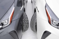 スタッドレス vs オールシーズン、冬タイヤの性能はどれだけ違う? 画像