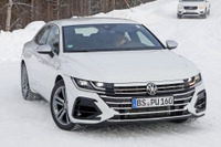 VW最強の4ドアクーペ誕生へ…『アルテオン』初の「R」は新開発V6で400馬力!? 画像