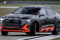 EVでドリフト走行、アウディ e-tron に503馬力の「S」開発中［動画］ 画像