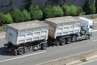 ダブル連結トラック用の道路など、道路政策の質を向上する研究 国交省が支援を決定 画像