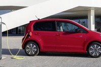 VW up!改良新型、2台に1台がEVに…需要がドイツで急増 画像